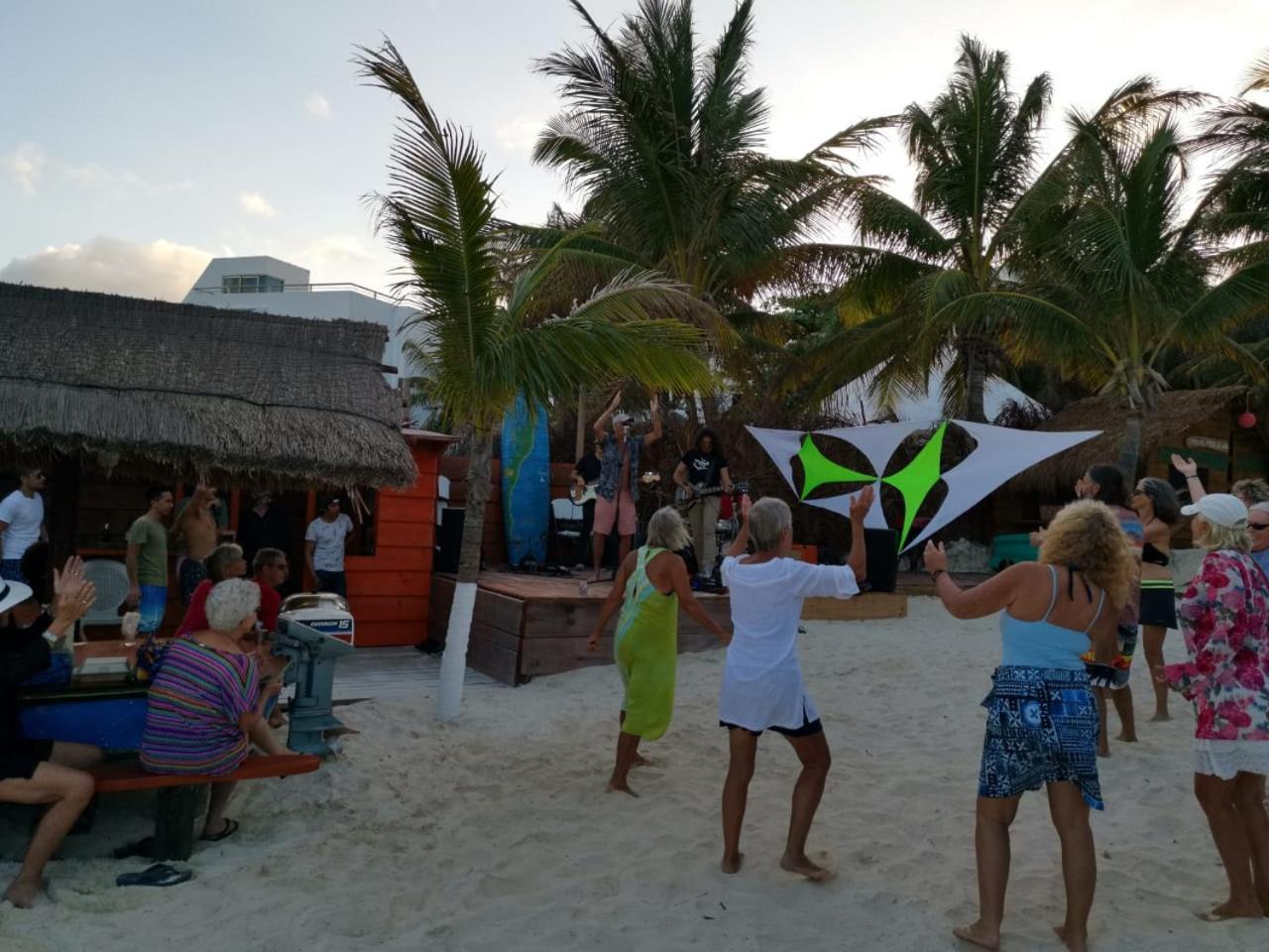 The Diving Lodge Downtown Puerto Morelos Ngoại thất bức ảnh